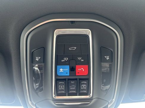 New 2026 Jeep Grand Cherokee Limited w/ Limited Altitude Package AWD/4WD image 35