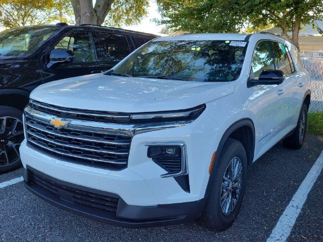 Used 2026 Chevrolet Traverse LT w/ Driver Confidence Package FWD image 3