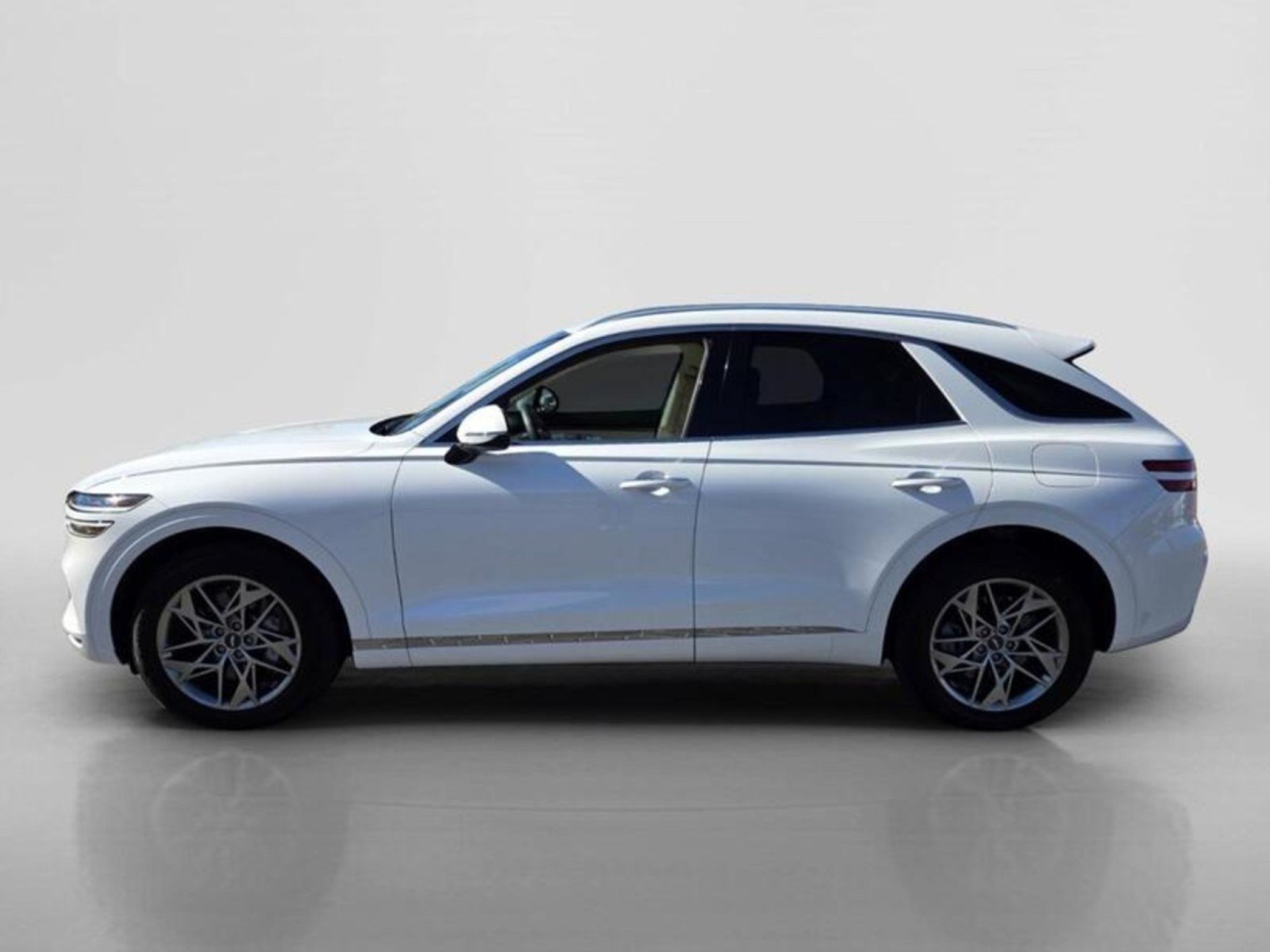 Used 2024 Genesis GV70 2.5T AWD/4WD image 2