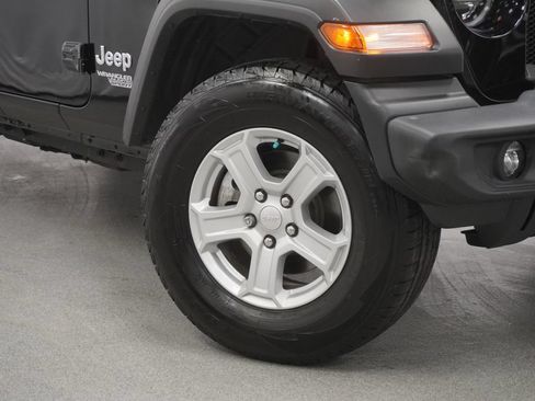Used 2021 Jeep Wrangler Unlimited Sport w/ Sun And Sound Package AWD/4WD image 4