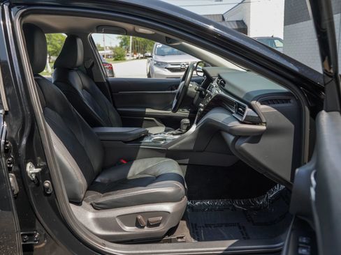 Used 2019 Toyota Camry XLE FWD image 24
