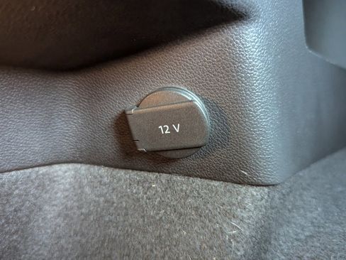 Used 2020 Volkswagen Tiguan SE w/ Panoramic Sunroof Package image 30