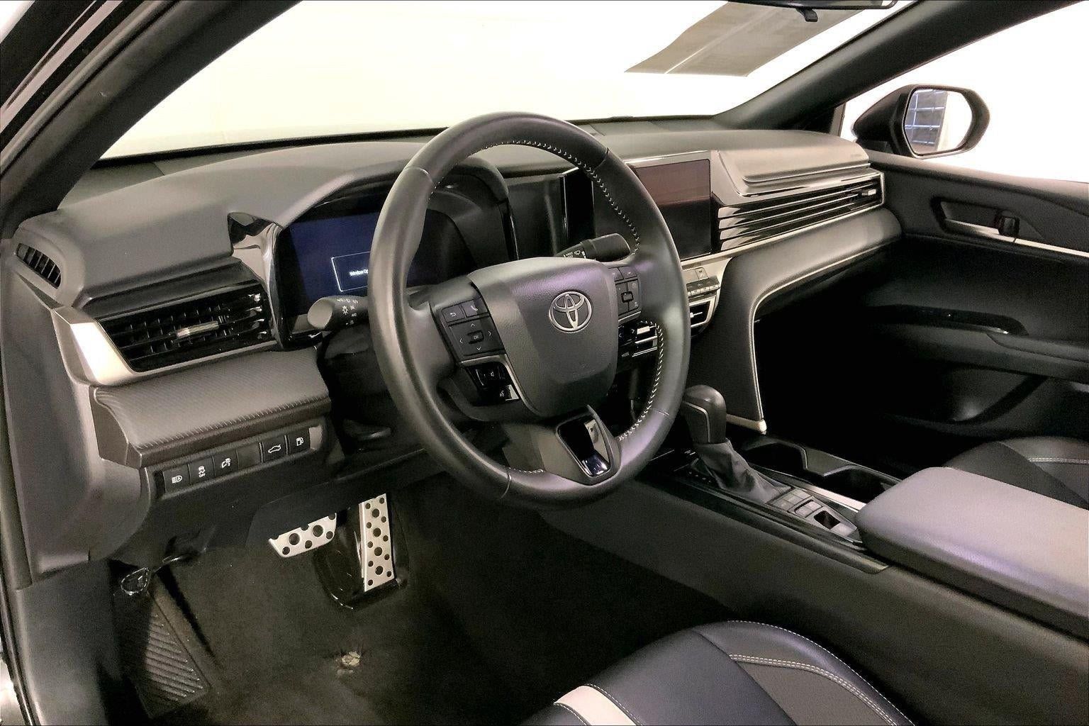 Used 2025 Toyota Camry SE FWD image 14