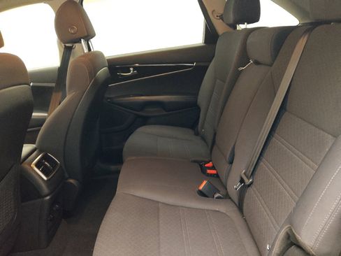 Used 2018 Kia Sorento LX image 18