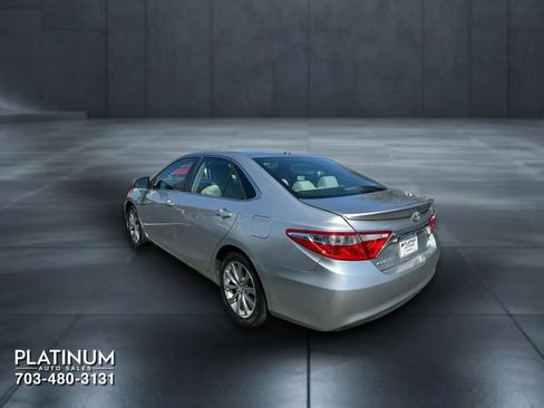 Used 2015 Toyota Camry XLE w/ Moonroof Package image 6