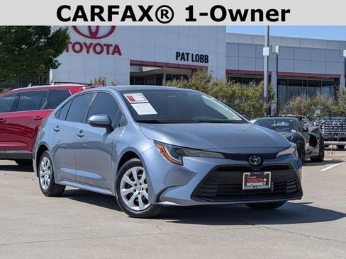 Used 2025 Toyota Corolla LE image 2