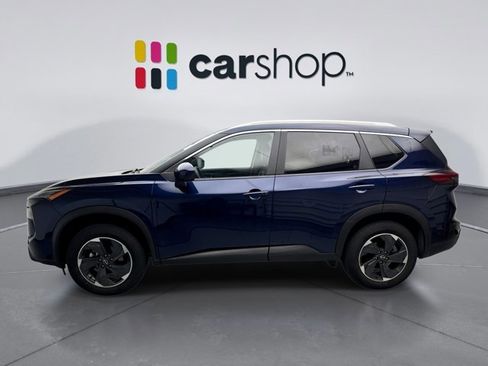 Used 2024 Nissan Rogue SV w/ SV Premium Package image 2