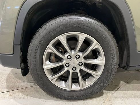 Used 2019 Jeep Cherokee Latitude Plus w/ Comfort/Convenience Group AWD/4WD image 9