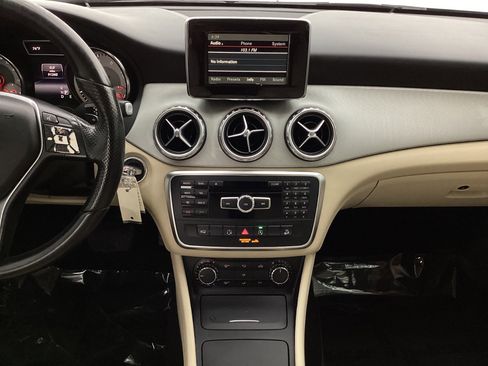 Used 2015 Mercedes-Benz GLA 250 4MATIC image 28