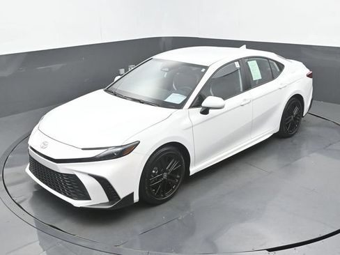 Used 2025 Toyota Camry SE FWD image 31