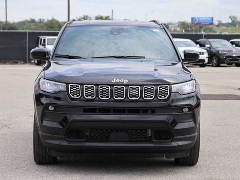 Used 2024 Jeep Compass Latitude AWD/4WD image 5