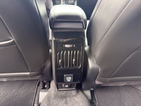 Used 2022 Jeep Compass Limited AWD/4WD image 31
