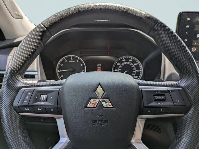 Used 2026 Mitsubishi Outlander ES FWD image 27