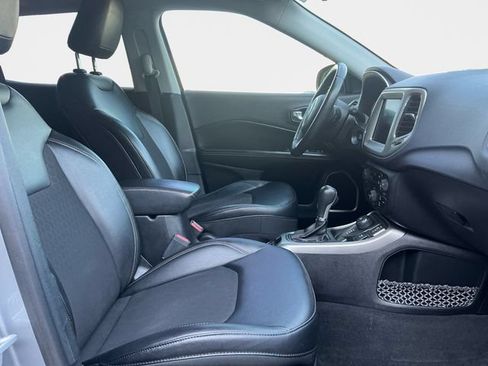 Used 2017 Jeep Compass Latitude w/ Popular Equipment Group AWD/4WD image 17