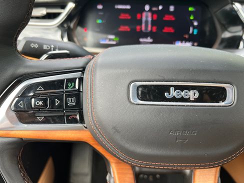 Used 2024 Jeep Grand Cherokee Summit AWD/4WD image 38