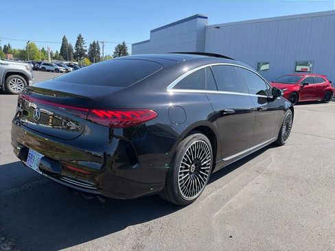Used 2022 Mercedes-Benz EQS 580 4MATIC Sedan image 4