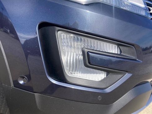 Used 2017 Ford Explorer Limited w/ Equipment Group 301A FWD image 7