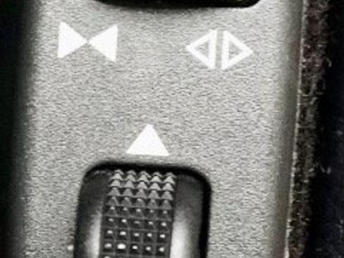 Used 2011 Mercedes-Benz E 550 Cabriolet image 24