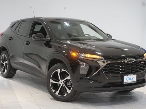 New 2026 Chevrolet Trax RS image 3