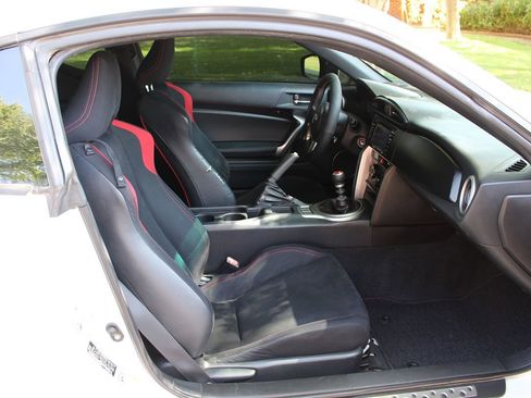 Used 2014 Scion FR-S image 10