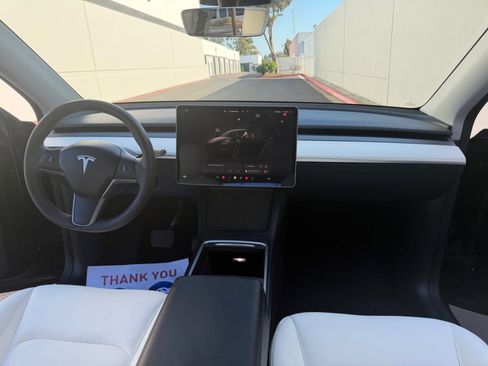 Used 2022 Tesla Model Y Long Range AWD/4WD image 13