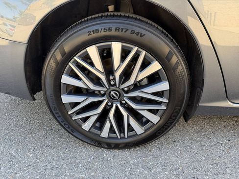 Used 2025 Nissan Altima 2.5 SV FWD image 29