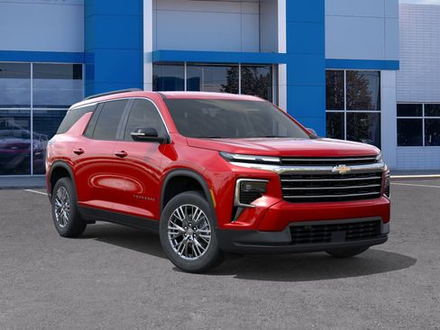 New 2026 Chevrolet Traverse LT w/ Driver Confidence Package AWD/4WD image 7