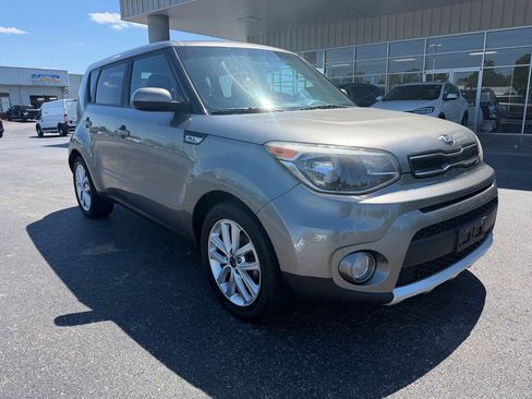Used 2018 Kia Soul + FWD image 3