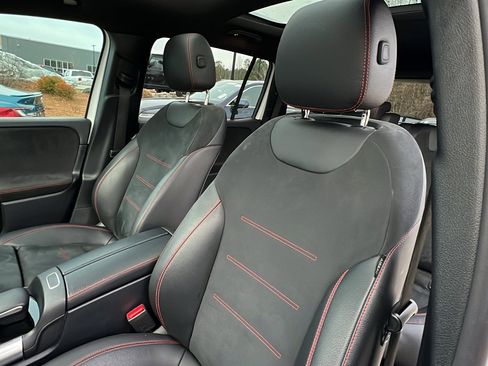 Used 2021 Mercedes-Benz GLB 250 GLB 250 image 16