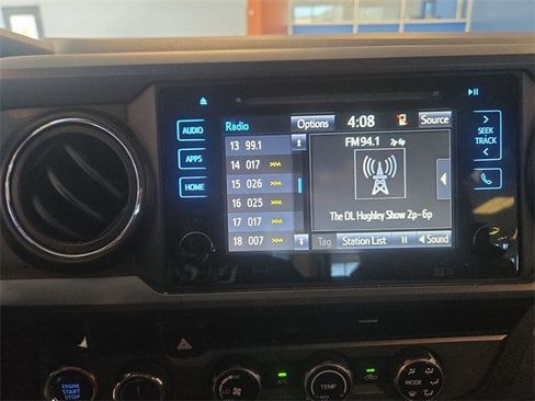 Used 2016 Toyota Tacoma TRD Sport image 15