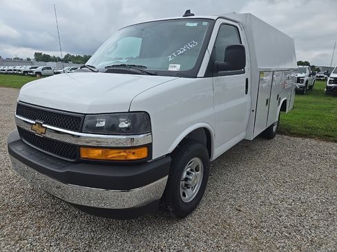 New 2025 Chevrolet Express 3500 w/ Power Convenience Package image 2