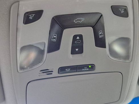 Used 2013 Toyota Sienna XLE image 31