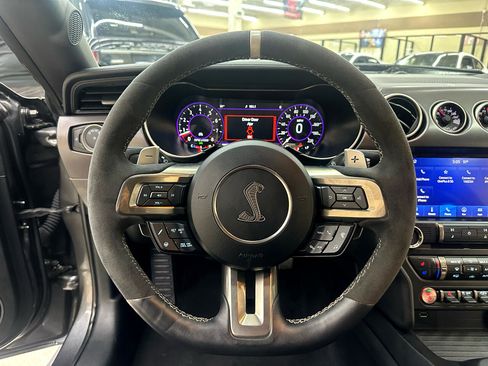 Used 2020 Ford Mustang Shelby GT500 w/ Technology Package image 17