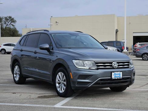 Used 2018 Volkswagen Tiguan S image 3
