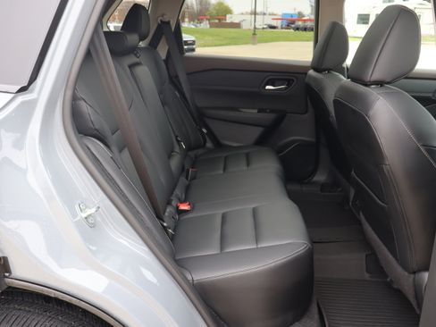 Used 2023 Nissan Rogue SL AWD/4WD image 12