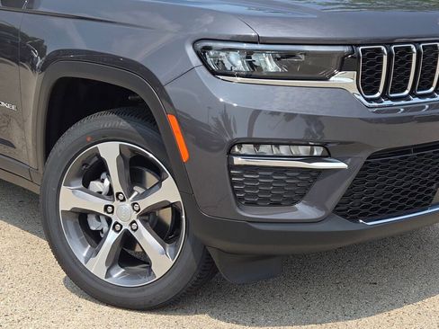 New 2025 Jeep Grand Cherokee Limited image 3