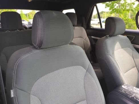 Used 2017 Ford Explorer XLT AWD/4WD image 7