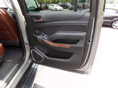 Used 2019 Chevrolet Suburban Premier w/ Premier Plus Edition AWD/4WD image 35