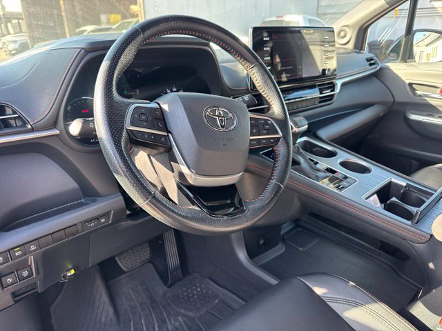Used 2021 Toyota Sienna XSE w/ XSE Plus Package FWD image 11
