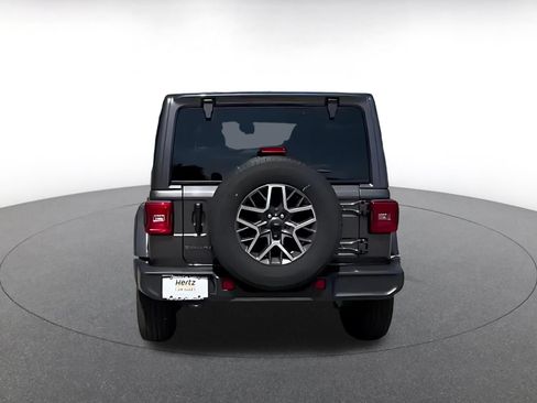 Used 2025 Jeep Wrangler Unlimited Sahara AWD/4WD image 15