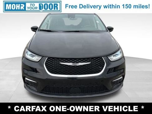 Used 2024 Chrysler Pacifica Touring-L image 2