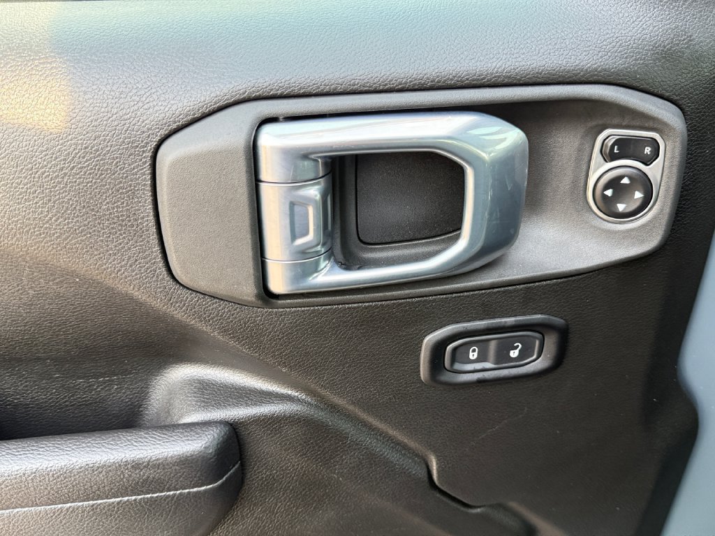 Used 2025 Jeep Wrangler Unlimited Sport AWD/4WD image 11