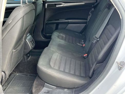 Used 2019 Ford Fusion SE image 15