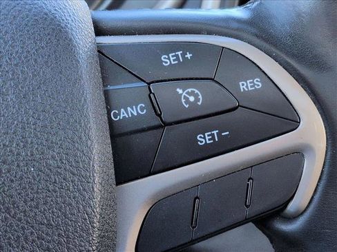 Used 2016 Jeep Cherokee Limited image 16