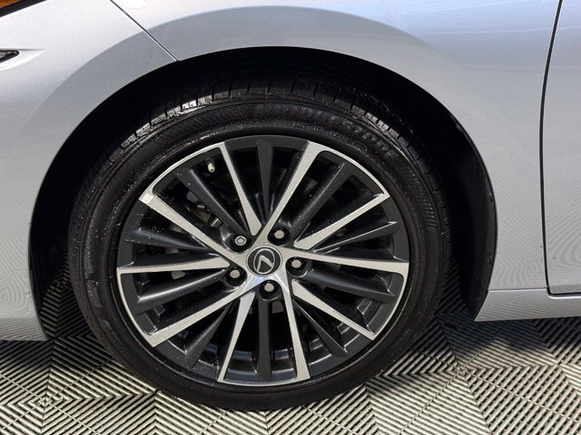 Used 2025 Lexus ES 350 w/ Premium Package FWD image 16