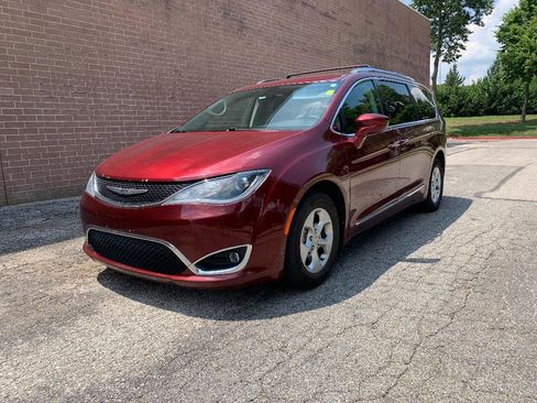 Used 2017 Chrysler Pacifica Touring-L Plus FWD image 1