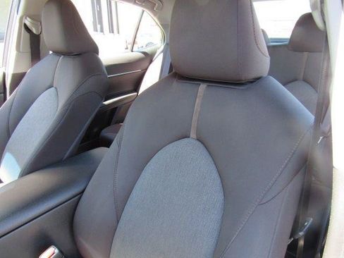 Used 2018 Toyota Camry LE FWD image 21