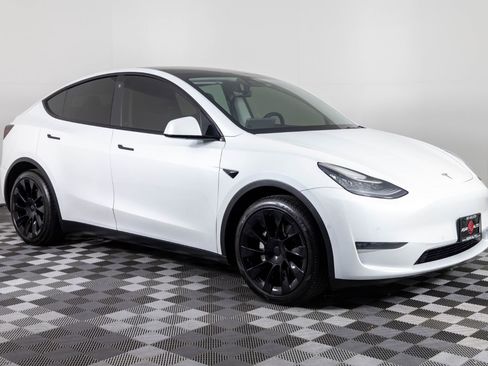 Used 2021 Tesla Model Y Long Range image 10