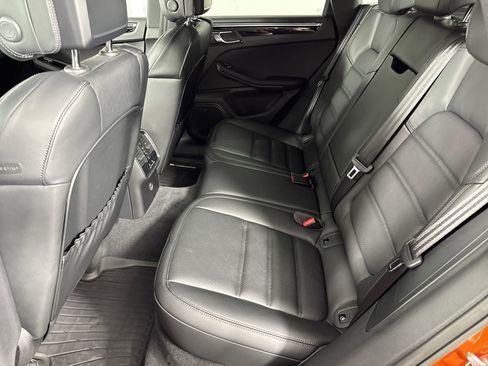Certified 2025 Porsche Macan image 15