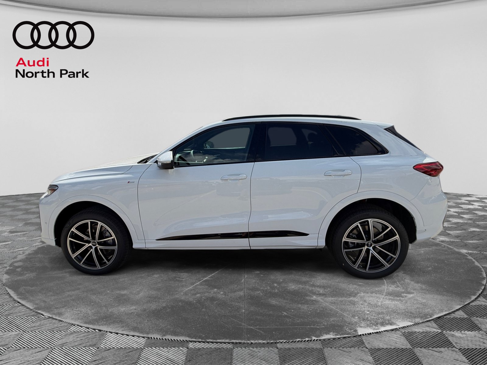New 2026 Audi Q5 Premium Plus AWD/4WD image 2